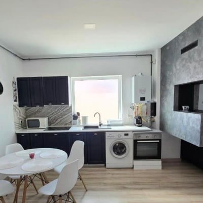 Аренда комфортных 2-комнатных апартаментов площадью 70 м² в районе Мамая, Констанца, Румыния